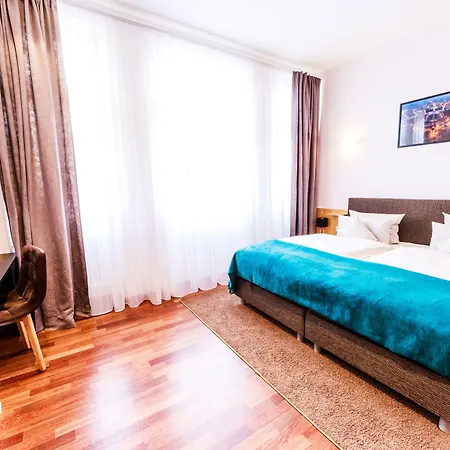 Kaiserhof מלון 4*