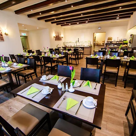 מלון Kaiserhof 4*